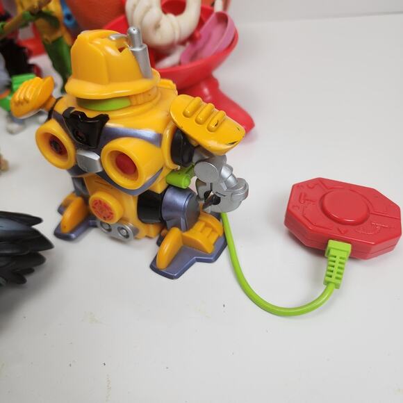 Massive Lot of 48 Pieces Fast Food Happy Meal Toys Basketball Paw Patrol & More - Picture 14 of 15